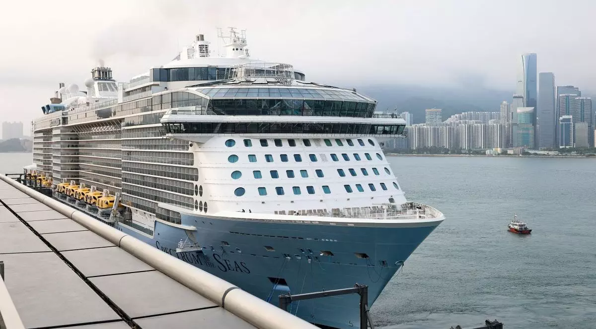 Nava de croazieră SPECTRUM OF THE SEAS îi ține blocați pe pasagerii ruși în Japonia