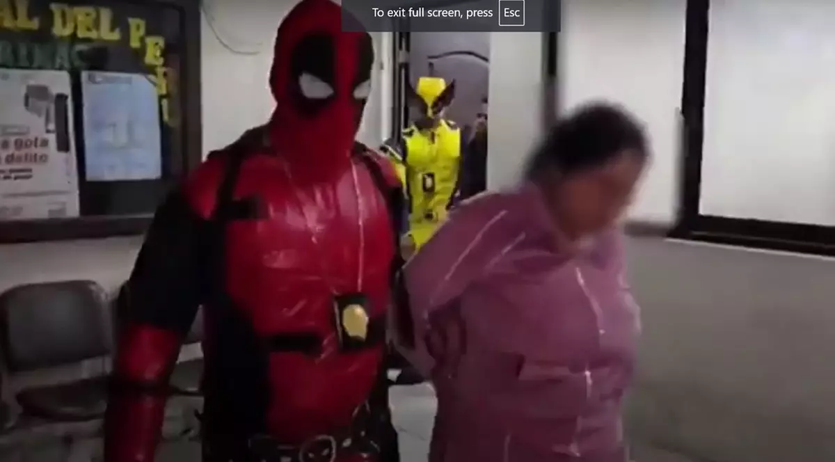 Polițiști din Peru costumați în Deadpool și Wolverine arestează o grupare de traficanți de droguri | VIDEO