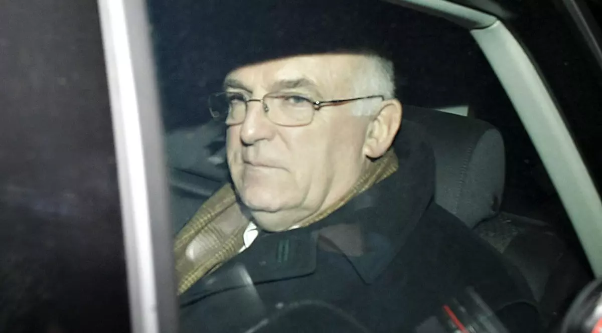 Richard Dearlove, fostul șef al serviciului britanic de informații externe, părăsește Înalta Curte din Londra, pe 20 februarie 2008. Dearlove a negat că prințesa Diana a fost ucisă la ordinul unor membri de rang înalt ai familiei regale,