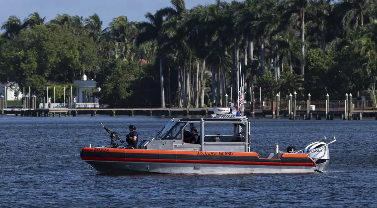Paza de Coastă a SUA patrulează apele din apropierea domeniului Mar-a-Lago al președintelui ales Donald Trump