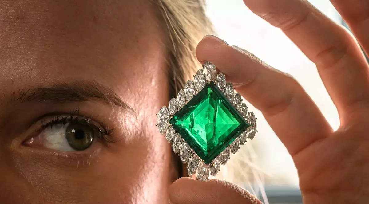 Cel mai valoros emerald din lume a fost cumpărat pentru 7 milioane de lire Sursă:Profimedia