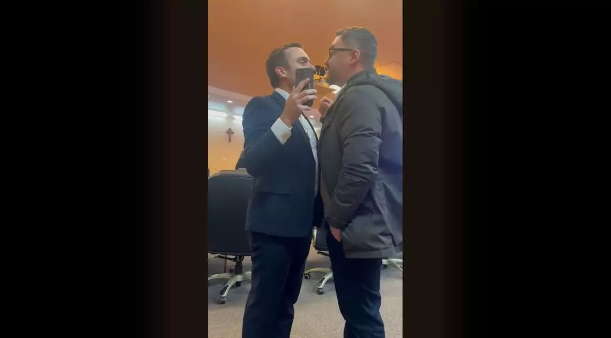 Allen Coliban și Dan Tanasă, confruntare violentă în Primăria Brașov: schimburi de acuzații și îmbrânceli în ședința Consiliului Local  