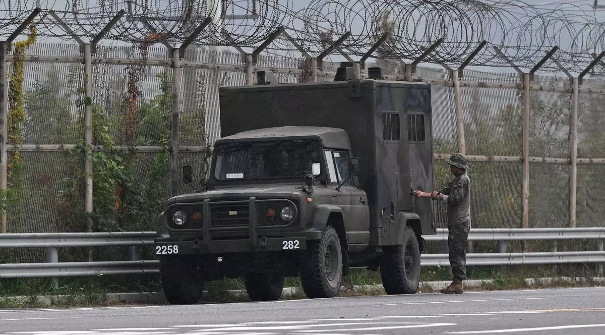 Soldat sud-coreean lângă linia de demarcație cu Coreea de Nord Foto: Profimedia