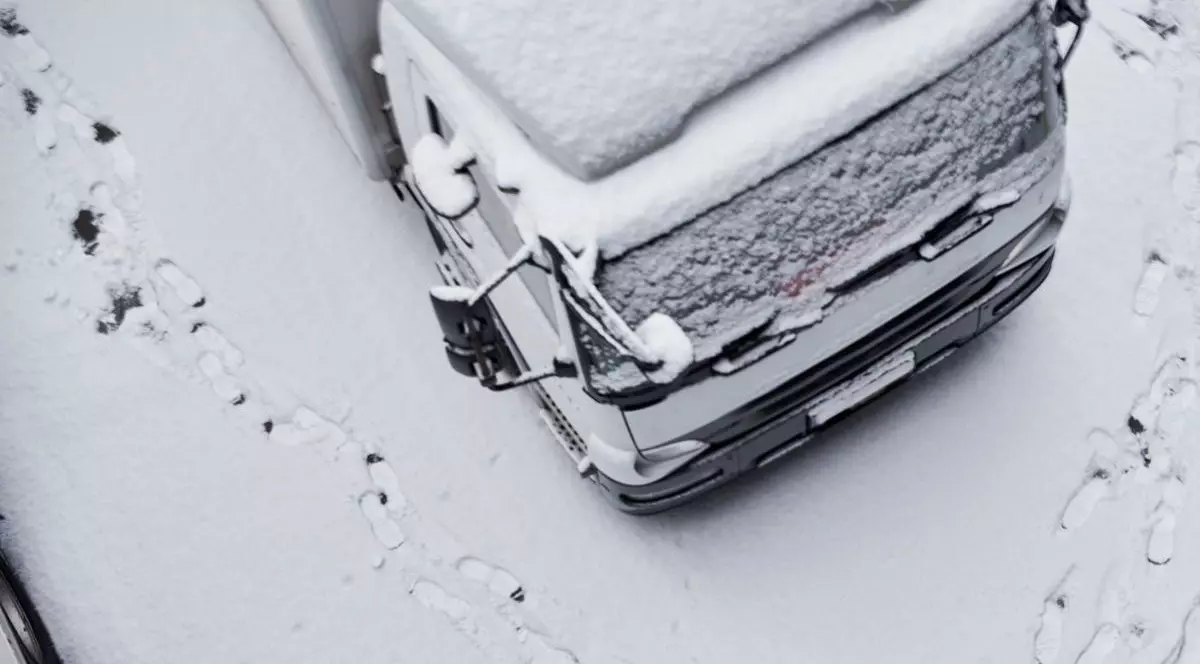 Cadavrul unui șofer de TIR moldovean a fost găsit în zăpadă, fără pantofi în picioare, lângă camion, într-o parcare din Franța