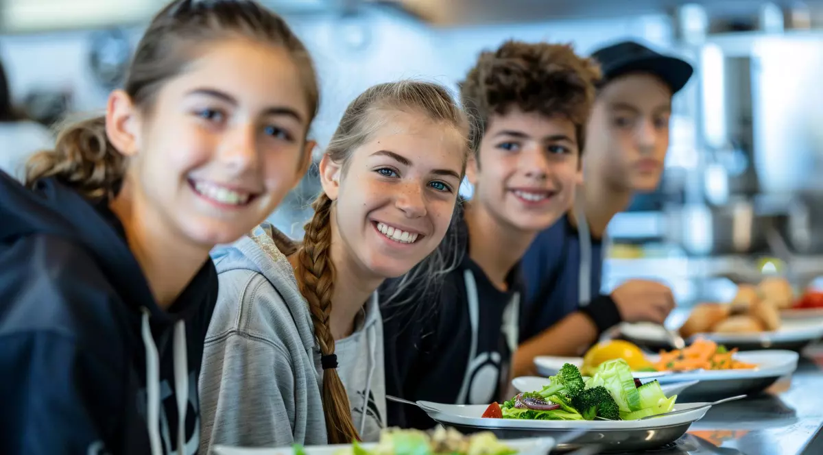 elevi în cantina unei școli