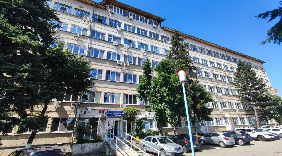 În cazul băiatului de 16 ani mort la spitalul din Târgu Jiu, un medic de urgenţă nu a trecut în fişă starea pacientului şi nu i-a informat pe medicii de gardă