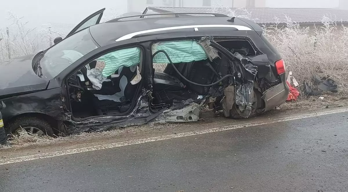 Un copil de 6 ani a murit după ce a fost proiectat din mașină pe șosea, în urma unui accident rutier în Sibiu