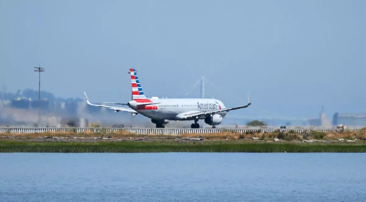 Avion al companiei American Airlines stă pe pistă