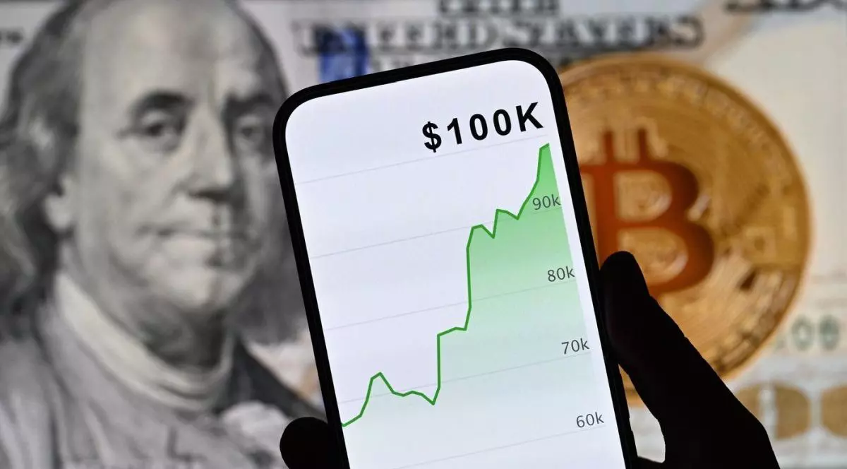 Bitcoin atinge un nou record istoric: criptomoneda a depăşit pragul de 100.000 de dolari