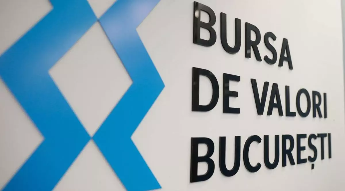 Sigla Bursei de Valori București (BVB), pe un perete alb