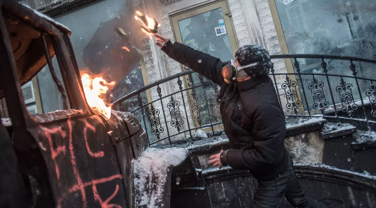 Foto: Protestatar pro-european în timpul demonstranțiilor din Kiev, din 2014. Sursa: Hepta