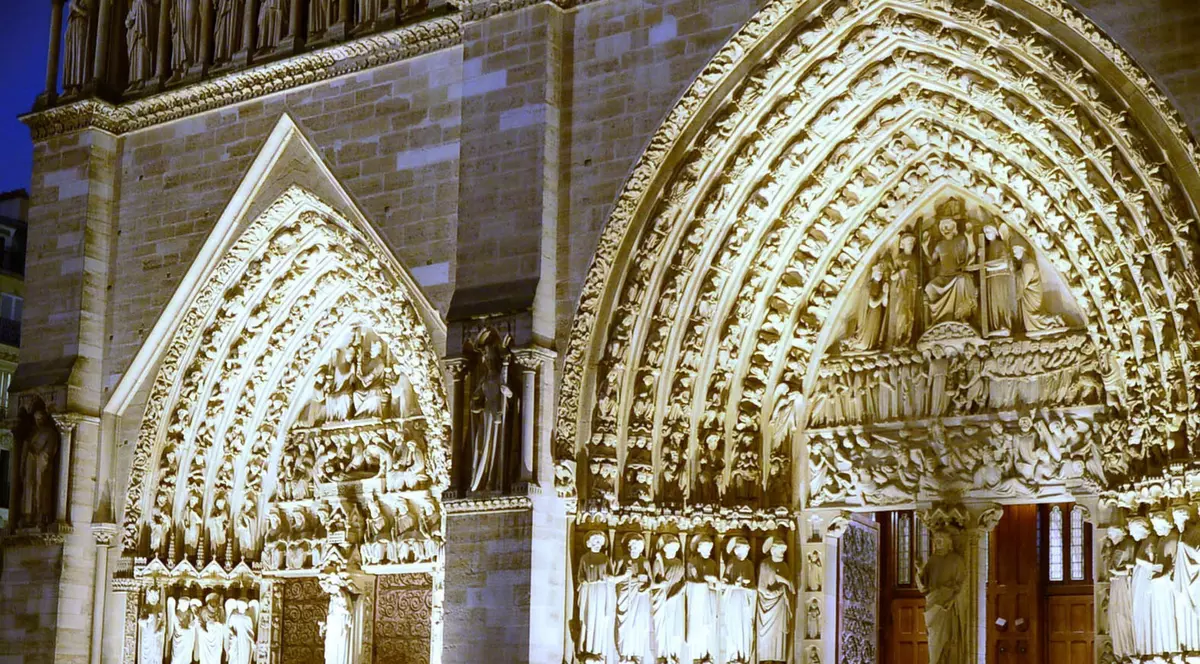 Poză cu catedrala Notre-Dame din Paris