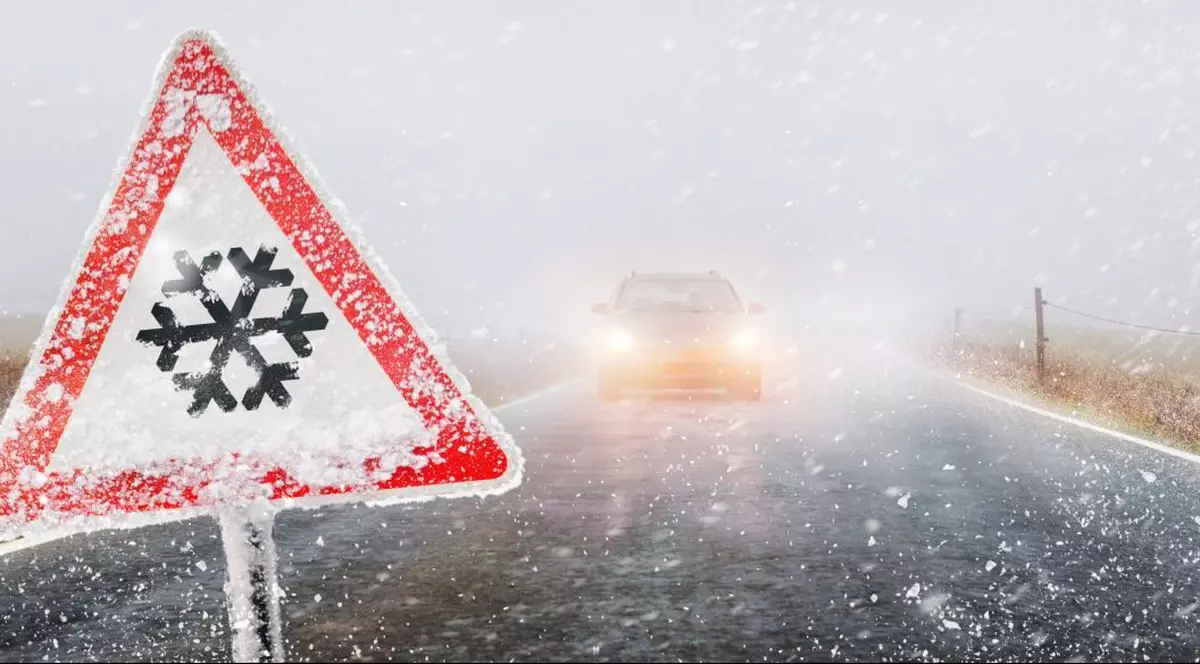 Cod galben de ceaţă, chiciură şi gheţuş în 13 judeţe și în București