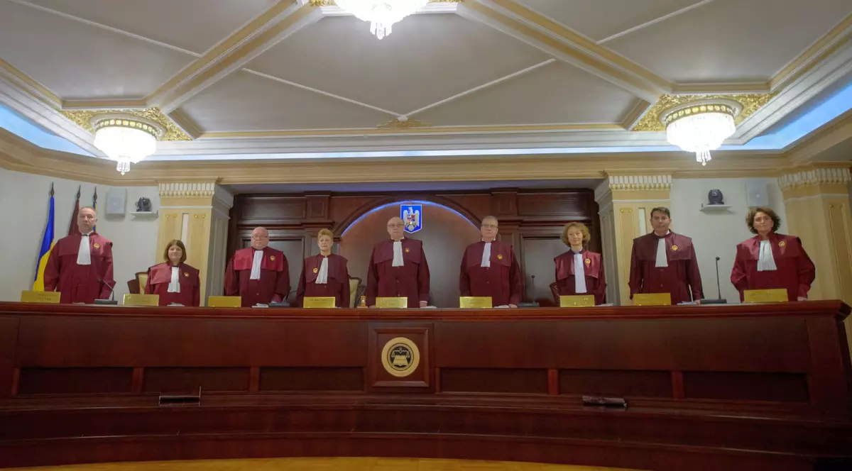 Cine sunt cei 9 judecători ai Curții Constituționale care au decis anularea alegerilor pentru președintele României