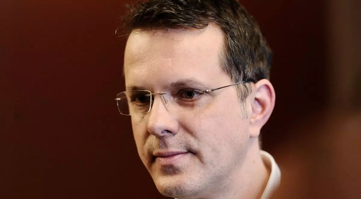 Deputatul USR Ionuț Moșteanu participă la o conferință de presă în București. Foto: Hepta