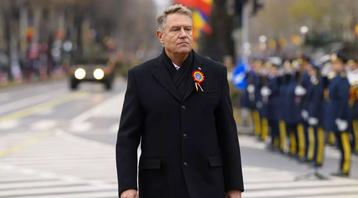 Președintele României, la parada militară de 1 Decembrie