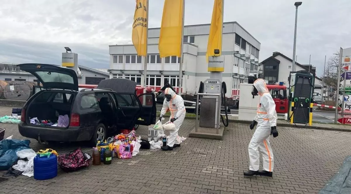 Bagajele unui român care se ducea de Sărbători în Germania, verificate de pompieri în combinezoane biohazard: „Mirosea până la cer”