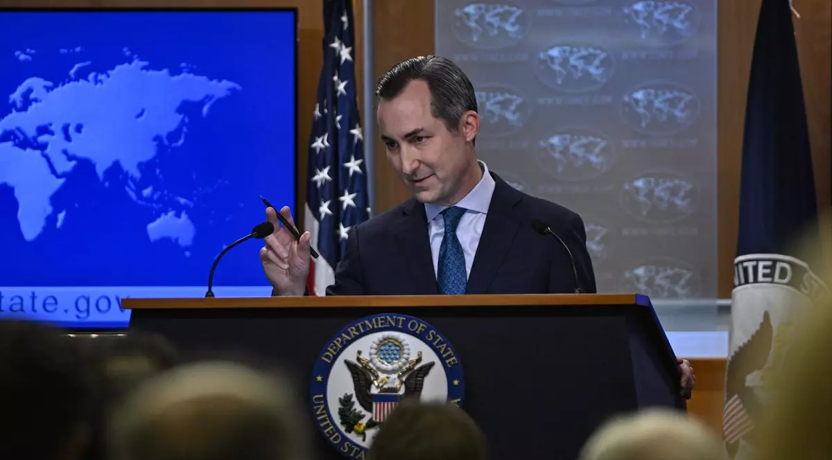 Purtătorul de cuvânt al Departamentului de Stat al SUA, Matthew Miller, vorbește cu reporterii în timpul briefingului de presă zilnic la Departamentul de Stat din Washington, Statele Unite, 7 octombrie 2024.