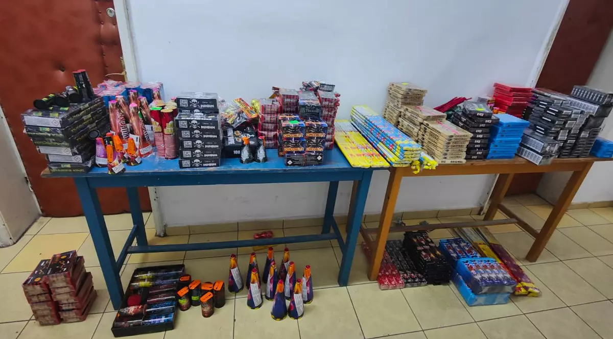 Polițiștii din Craiova au confiscat 100 de kilograme de petarde și artificii