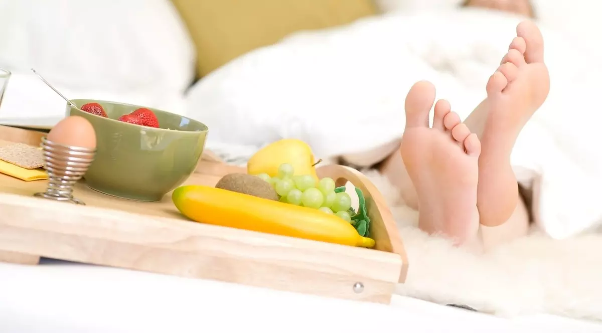 Alimente care te ajută să dormi mai bine. Ce e indicat să mănânci seara