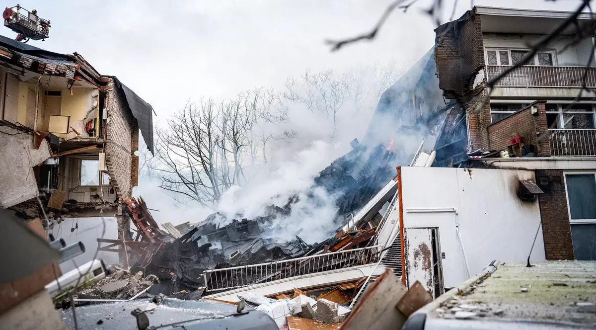 Incendiu puternic în Haga după o explozie care a dus la prăbușirea unui bloc cu trei etaje