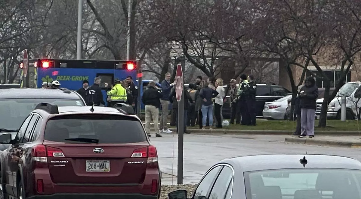 Atac armat într-o școală din SUA. Cel puțin două persoane au murit, printre care și suspectul minor, iar alte șase au fost rănite