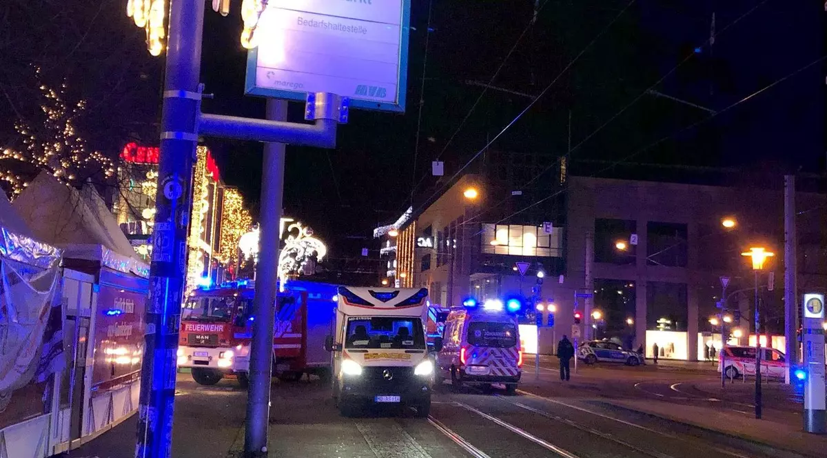 O mașină a intrat în mulțime la târgul de Crăciun din Magdeburg