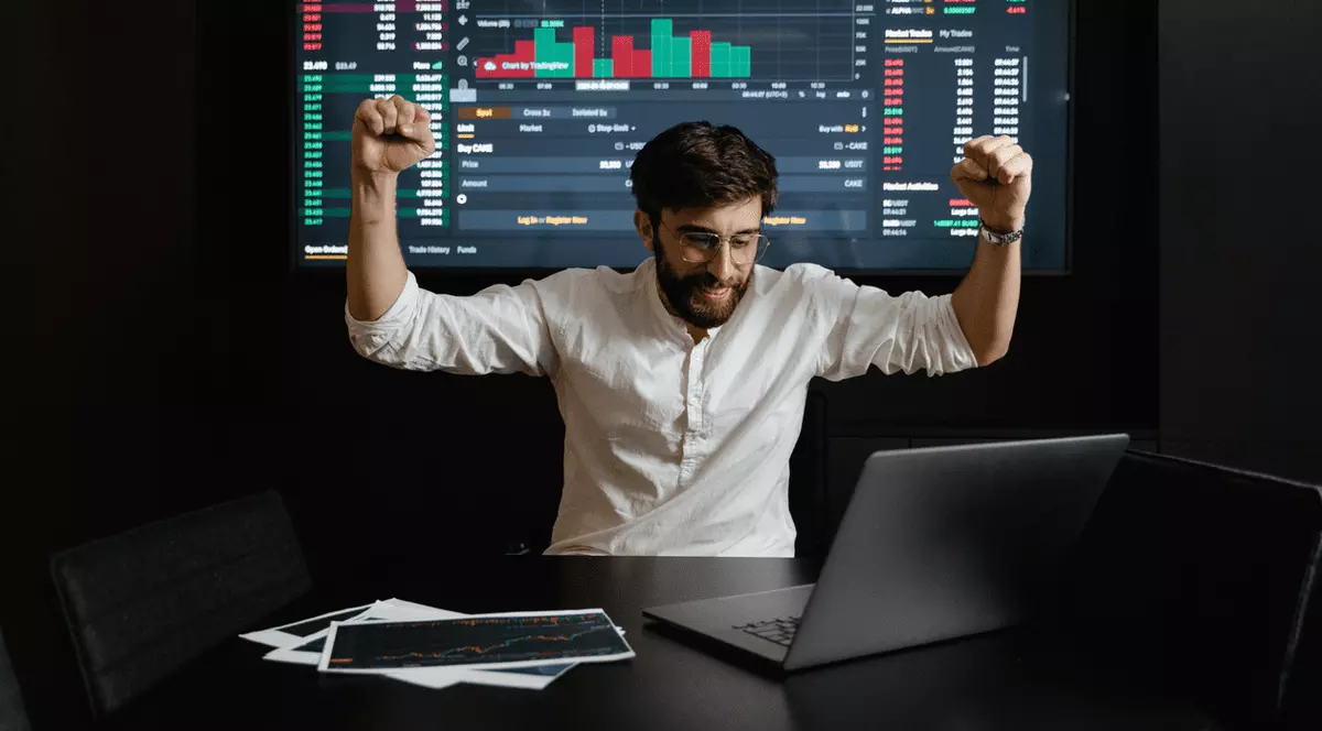 VIDEO Bursa de la București crește luni, valul de optimism continuă printre investori