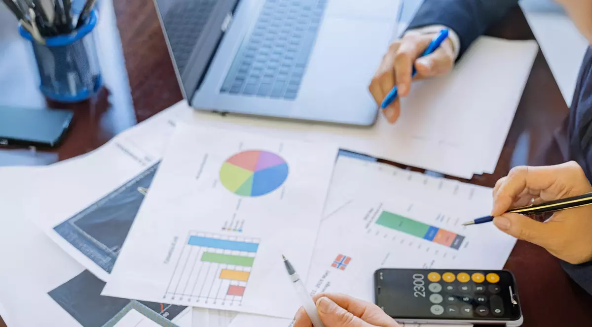 Utilizezi semnătura electronică a firmei de contabilitate pentru e-factura? 4 Aspecte esențiale