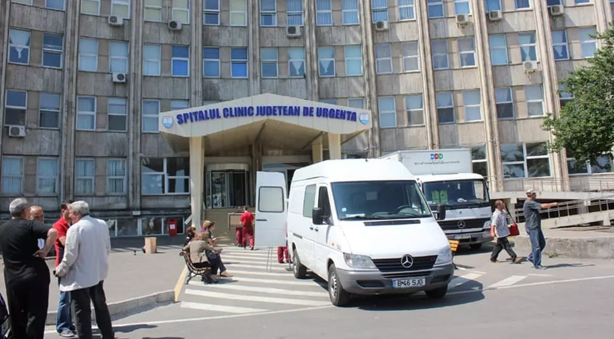 Un bărbat din județul Constanța a ajuns în stare gravă la spital, după ce şi-a dat foc în faţa unei săli de jocuri de noroc