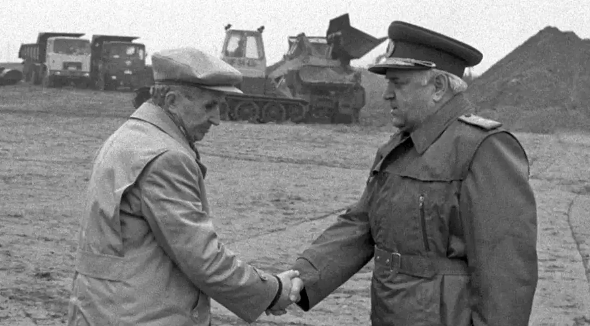 Generalul Vasile Milea, „eroul” care a ordonat reprimarea Revoluției la Timișoara. „Sinuciderea a fost practic o încercare de autorănire”