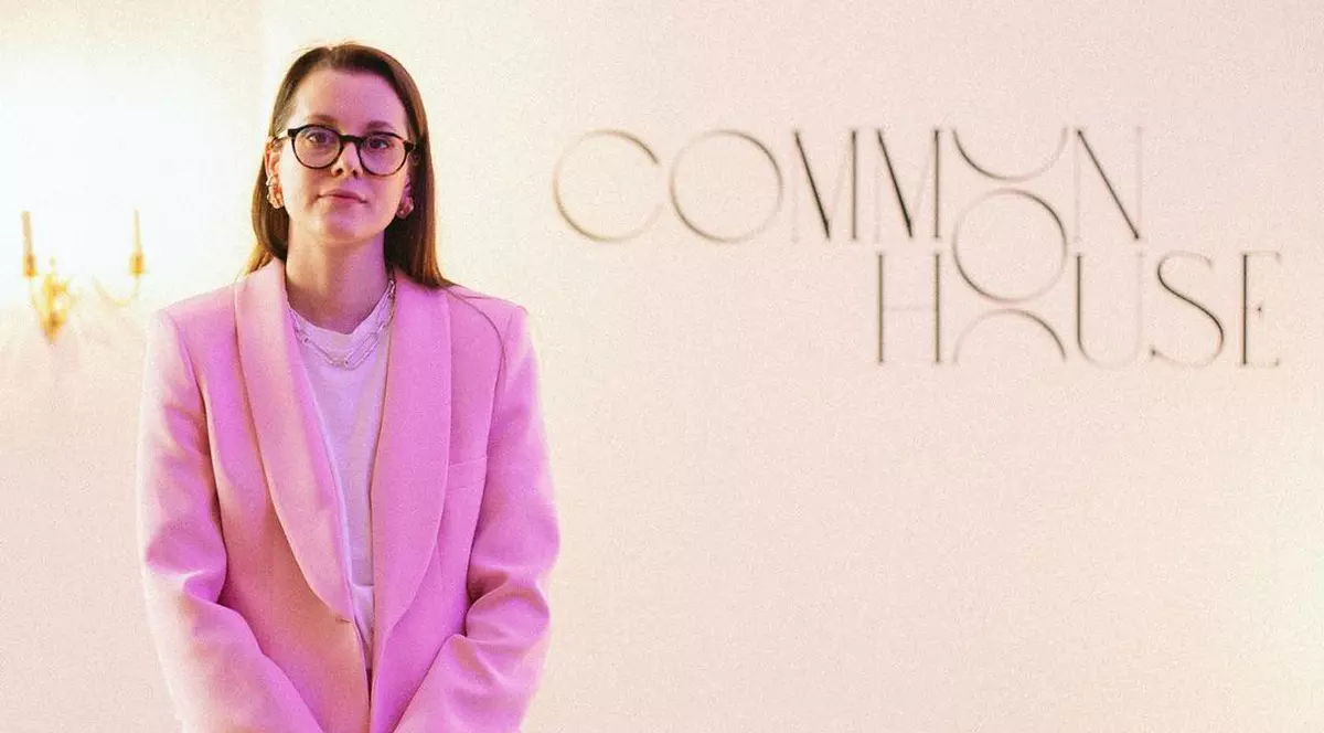ING antreprenor - poza cu Romina Banu, fondatoarea Common House, portret.