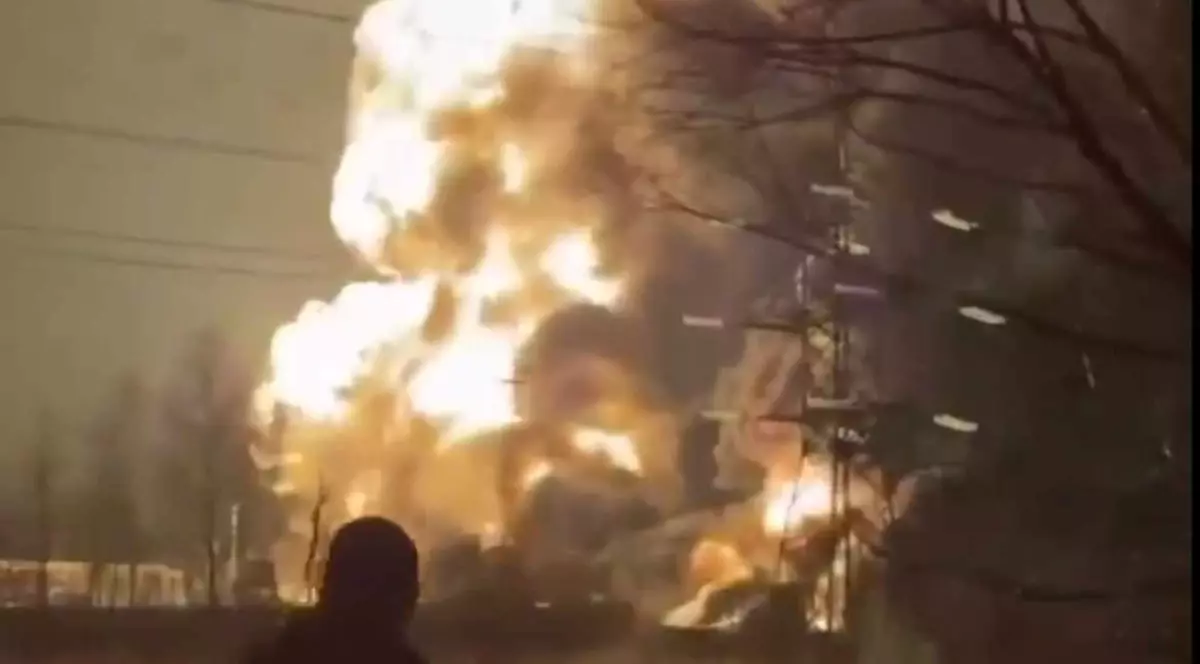 Flacari puternice după ce o rafinărie a luat foc în urma unui ac masiv cu drone în regiunea Ryazan din