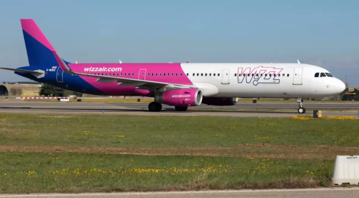 O aeronavă Wizz Air la sol