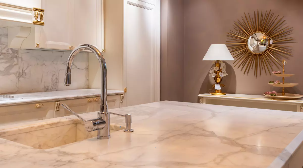 Blaturile din quartz vs. alte materiale: Ce să alegi pentru bucătăria ta