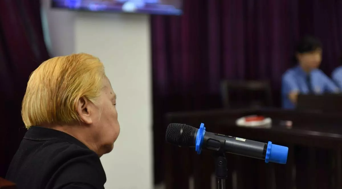 Femeia aflată în boxa acuzațiilor audiată de magistrați