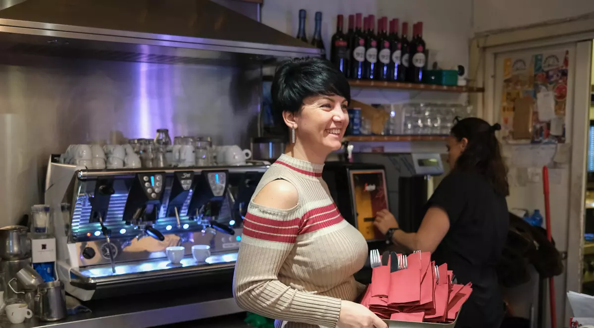 Povestea tinerei care a plecat în Italia la 15 ani din Gherţa Mare şi a ajuns antreprenoare, cu patru localuri şi o firmă de construcţii. „Mă simt liberă, am învățat că poți să începi oricând de la zero”