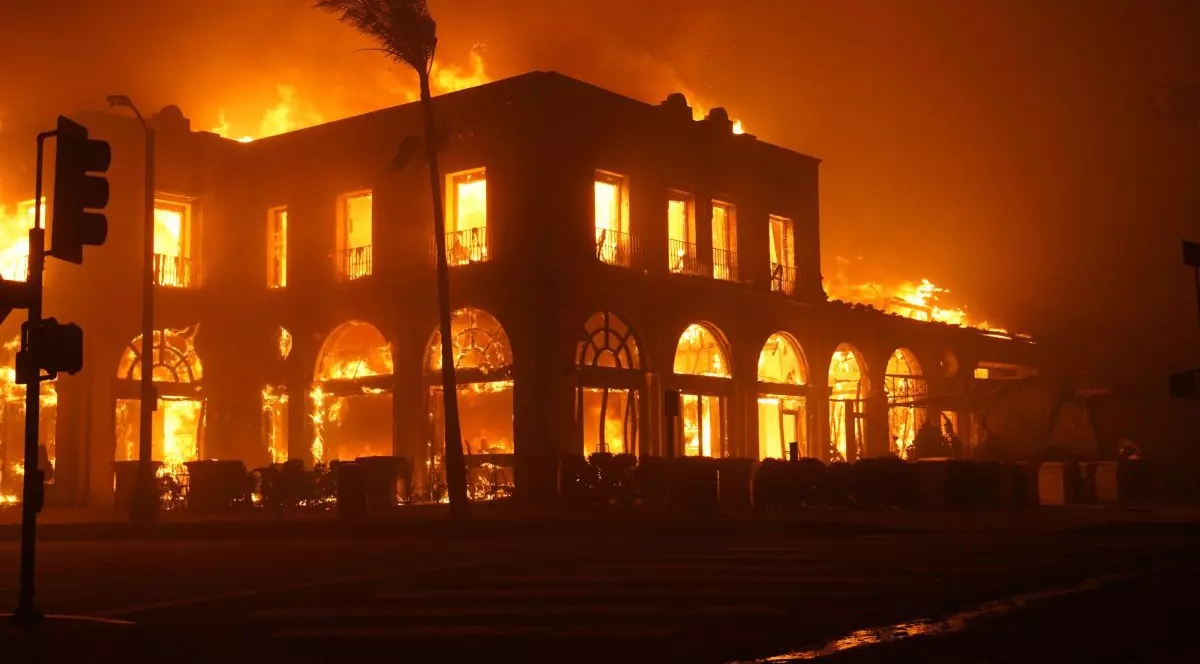 Pagubele provocate de incendiul devastator din California. „Ar putea deveni cel mai grav din istoria modernă”