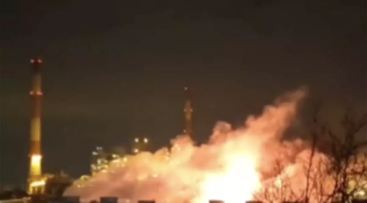 Incendiu provocat de o dronă ucraineană la un depozit din Enghels, Rusia. Imagine ilustrativă Foto: Profimedia