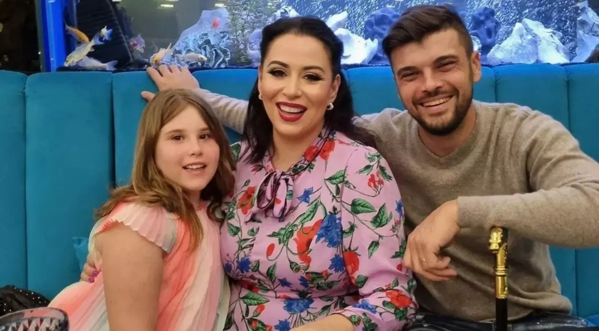 Isabela și Marius Elisei, tatăl ei