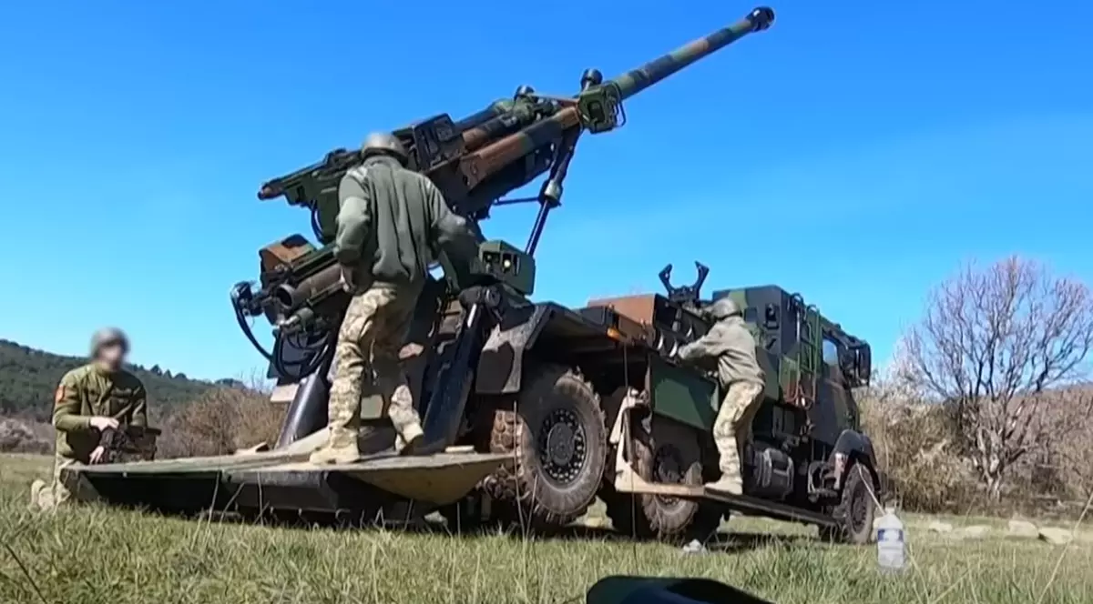 Membri ai Brigăzii 155 Anna de Kiev în timpul antrenamentelor în Franța Captură YouTube/ RFI