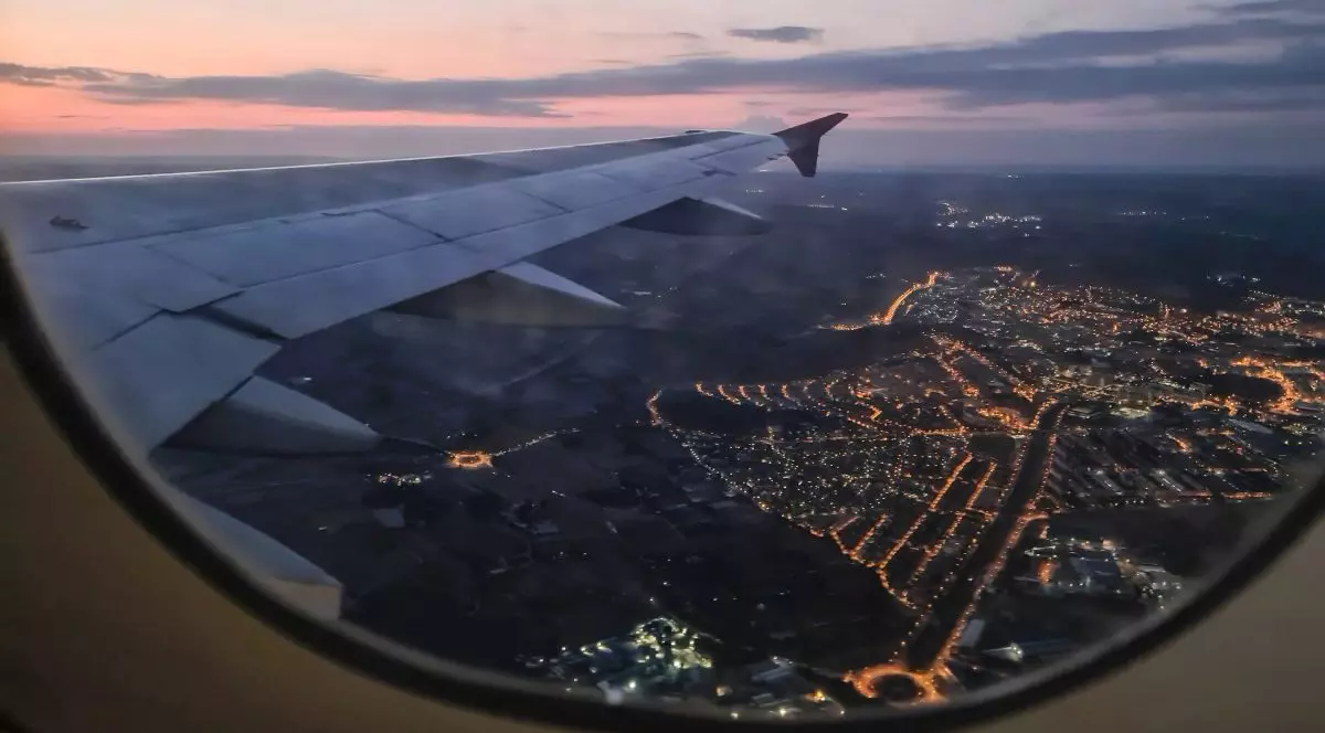Vedere din Madrid din avion la răsăritul soarelui