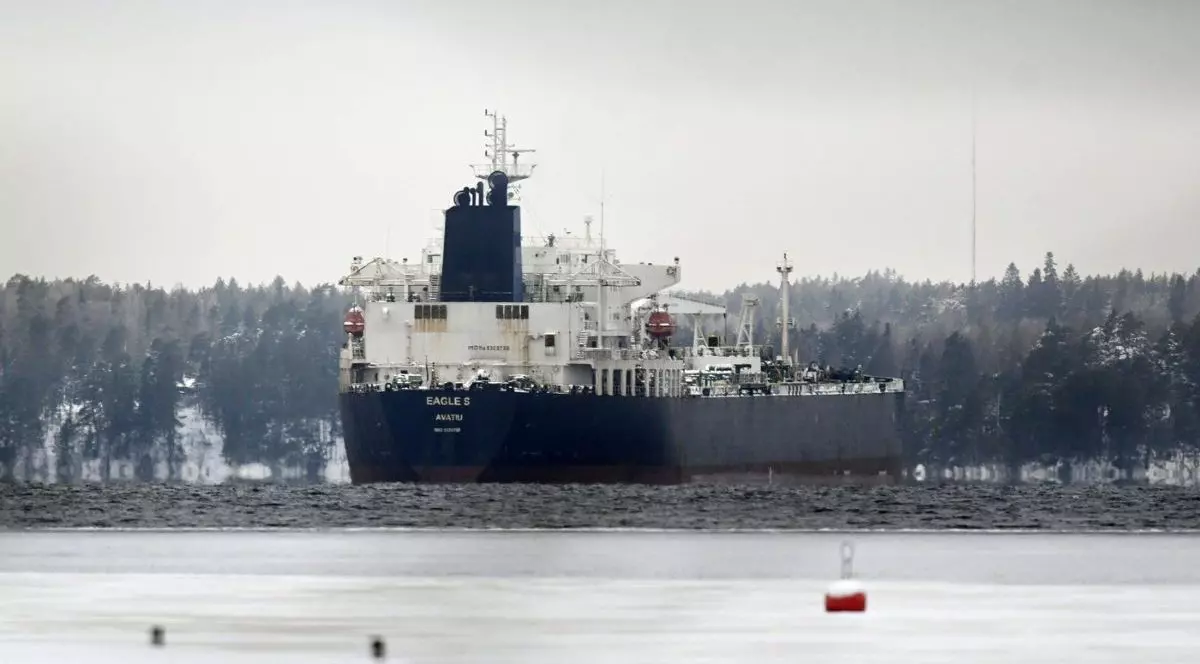 Petrolierul Eagle S, înmatriculat în Insulele Cook, a ancorat lângă portul Kilpilahti din Porvoo, Finlanda