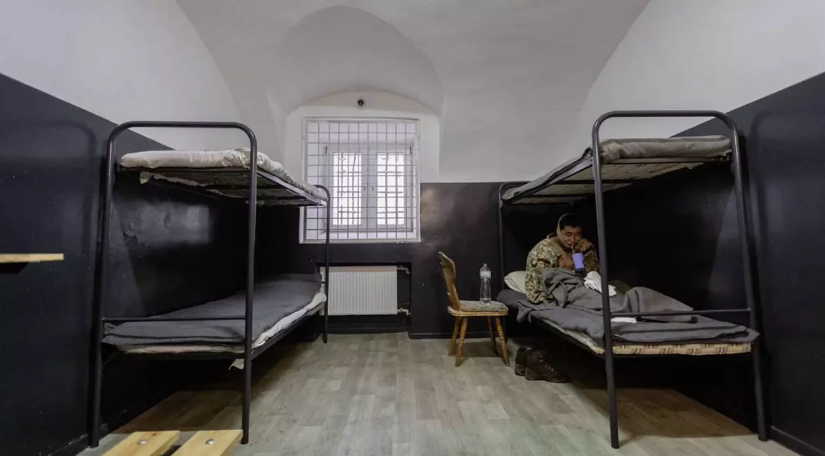 soldat nord coreean capturat ucraineni aflat intr-o celula din ucraina