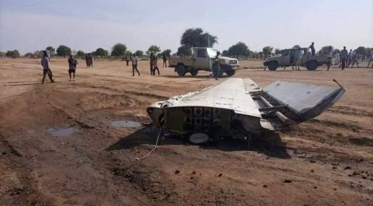 O bucată dintr-un avion Antonov 26 prăbușit la 8 februarie 2022, în Sudanul de Sud.