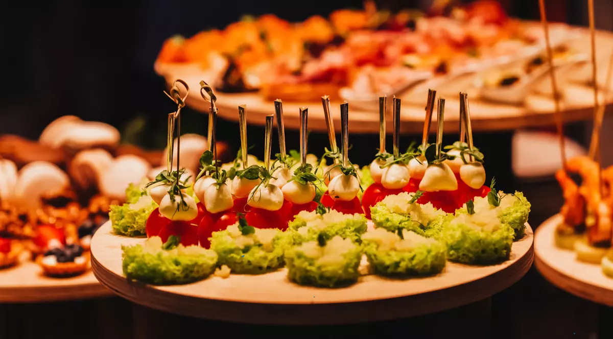 Platourile gourmet pentru vegetarieni: Soluții delicioase pentru toți invitații