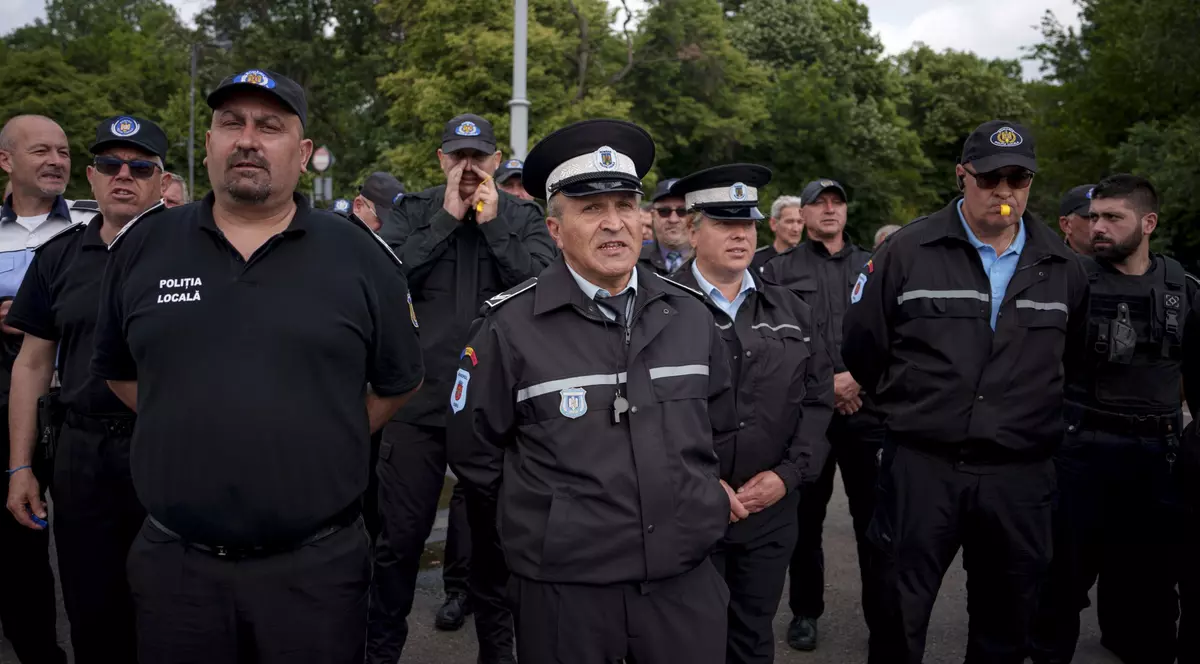 13 poliţişti din 14 planificaţi de serviciu la Biroul de Ordine Publică Sibiu și-au luat concediu medical, nemulţumiţi de măsurile fiscal-bugetare