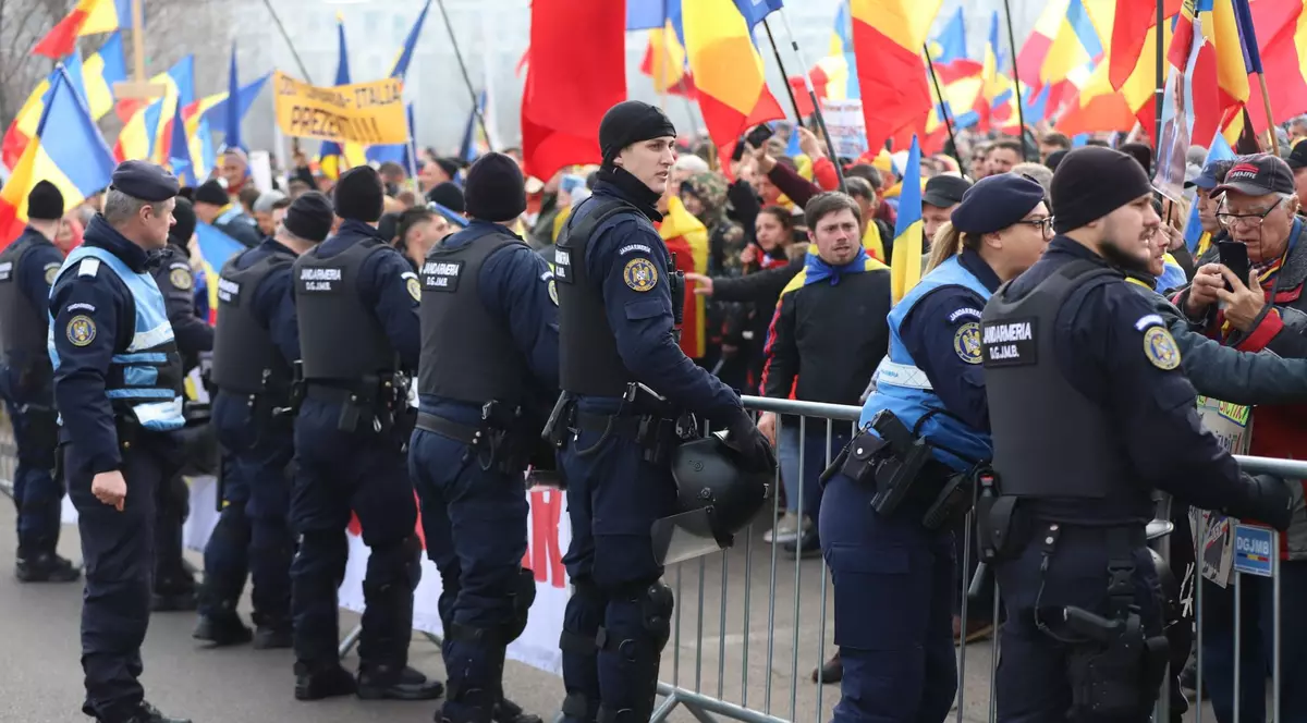 Ce le cere AUR oamenilor pe care i-a chemat duminică la protest, în Piața Universității: „Cel puţin 30.000 de români”