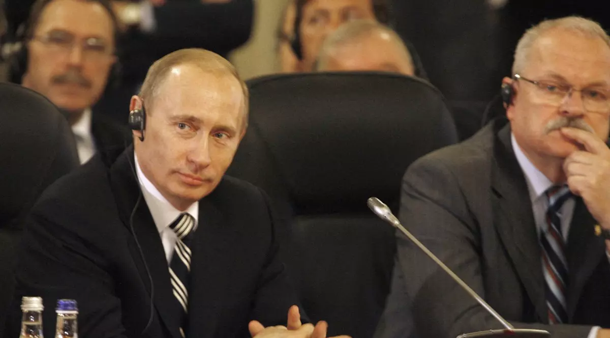 Rusia susține că o promisiune făcută la summitul NATO de la București împiedică pacea în Ucraina. Reacția Kievului