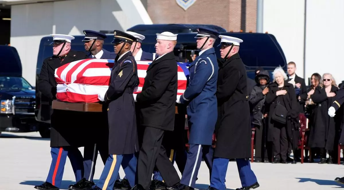 Sicriul lui Jimmy Carter, mutat de militari în altă locație